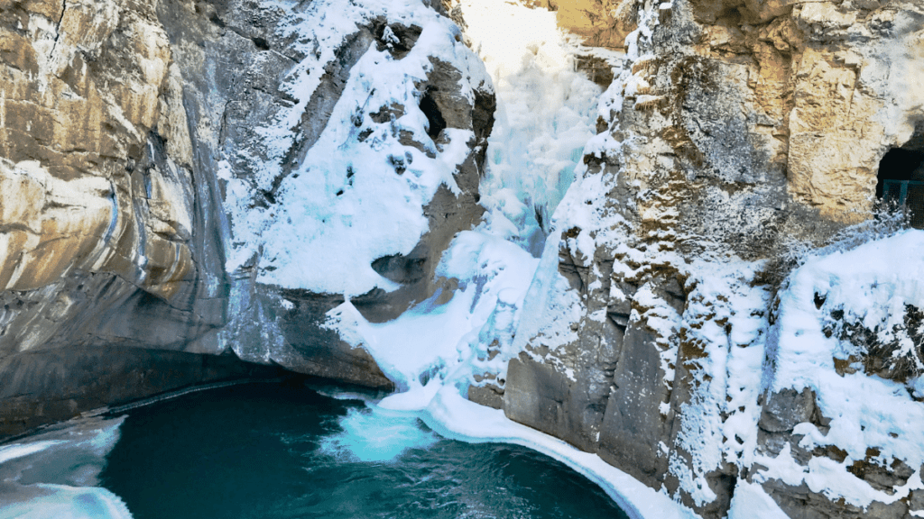 johnston-canyon-hike