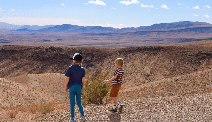 kids-hiking