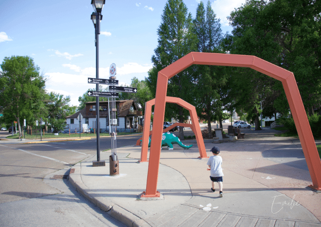 dino-walk-downtown-drumheller-2 (1)