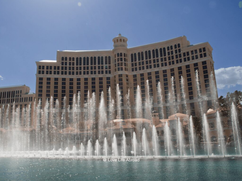 If there is one thing not to miss in Vegas its the Bellagio Fountains