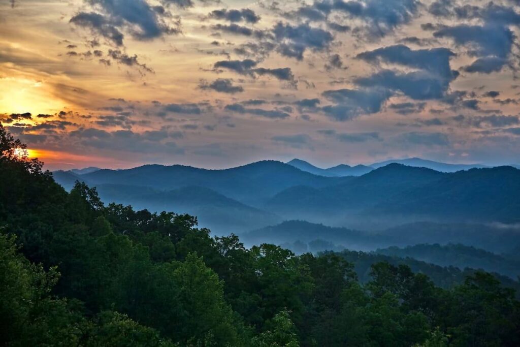 The Perfect Blue Ridge Parkway Road Trip: Itinerary & Tips