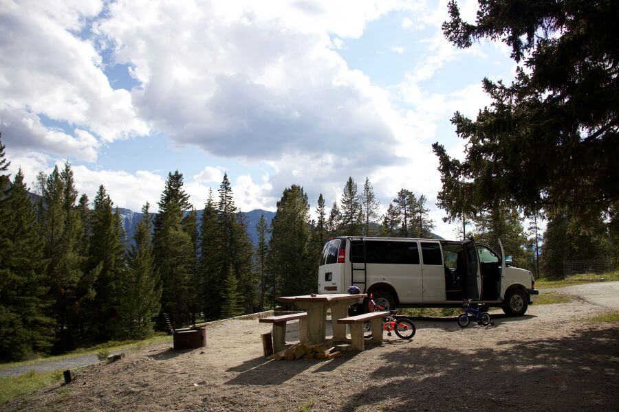 camping-Tunnel-a-Banff-National-Park