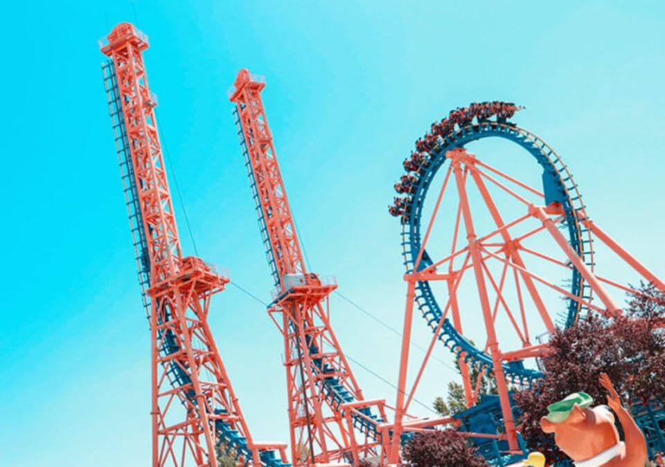 Tall rides at Parque Warner Madrid.