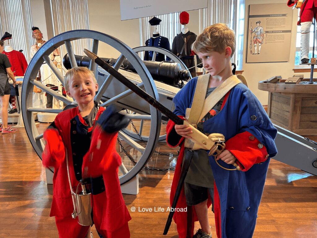 kids dressing up as soldiers at the Plains of Abraham museum 