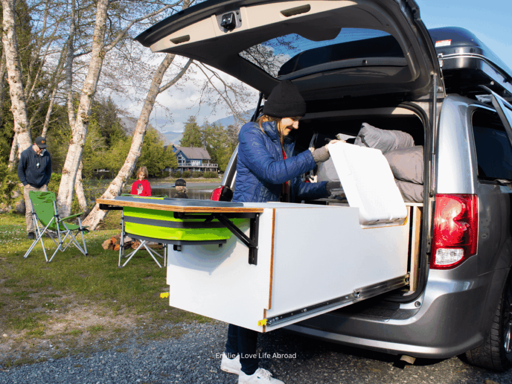 VentureVans comes with a fully equipped kitchen at the back of the mini-van 1 » Love Life Abroad VentureVans comes with a fully equipped kitchen at the back of the mini-van